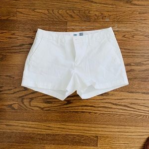 LIKE NEW Old navy twill white shorts size 4